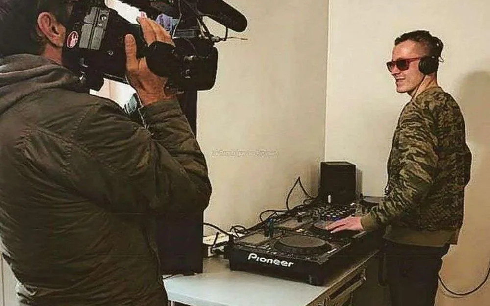 Visuel des formations et accompagnements de Marty Blind DJ pour déficients visuels